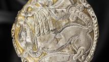 Aranyozott ezüst hajfonatkorong. Lelőhely: Ibrány–Esbó-halom, 197/a. sír, 1989